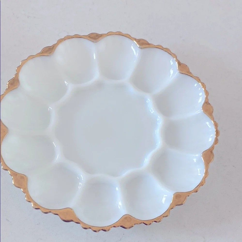 Elegant White and Gold Scalloped Bowl‎